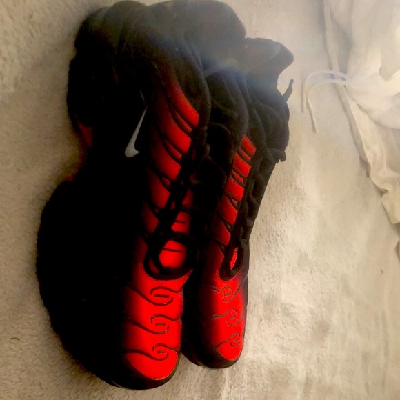 Red and black tns - Picture 2 of 2